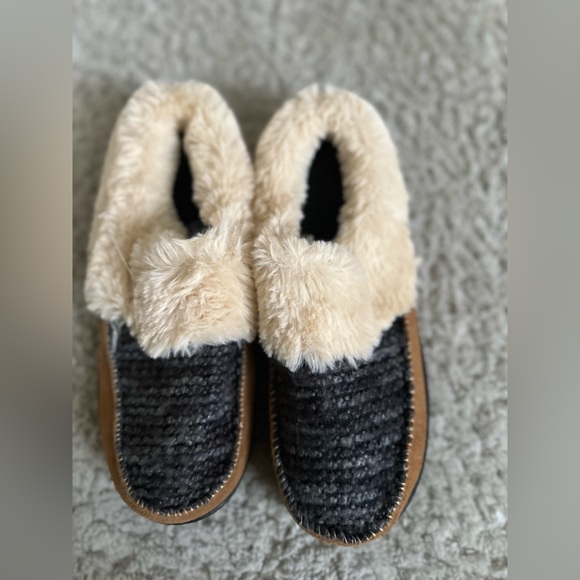 Balance man made, Very confortable and cozy slippers. Size 9-10. Men/women. New - Picture 2 of 5